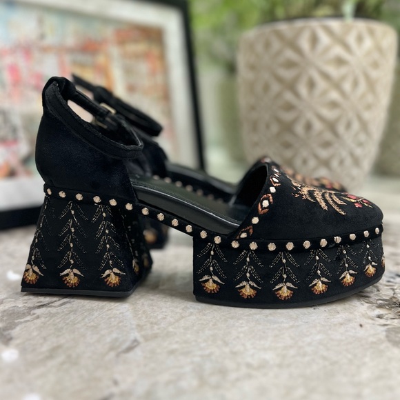 FARM Rio Black Velvet Platform Sandals - Picture 3 of 7